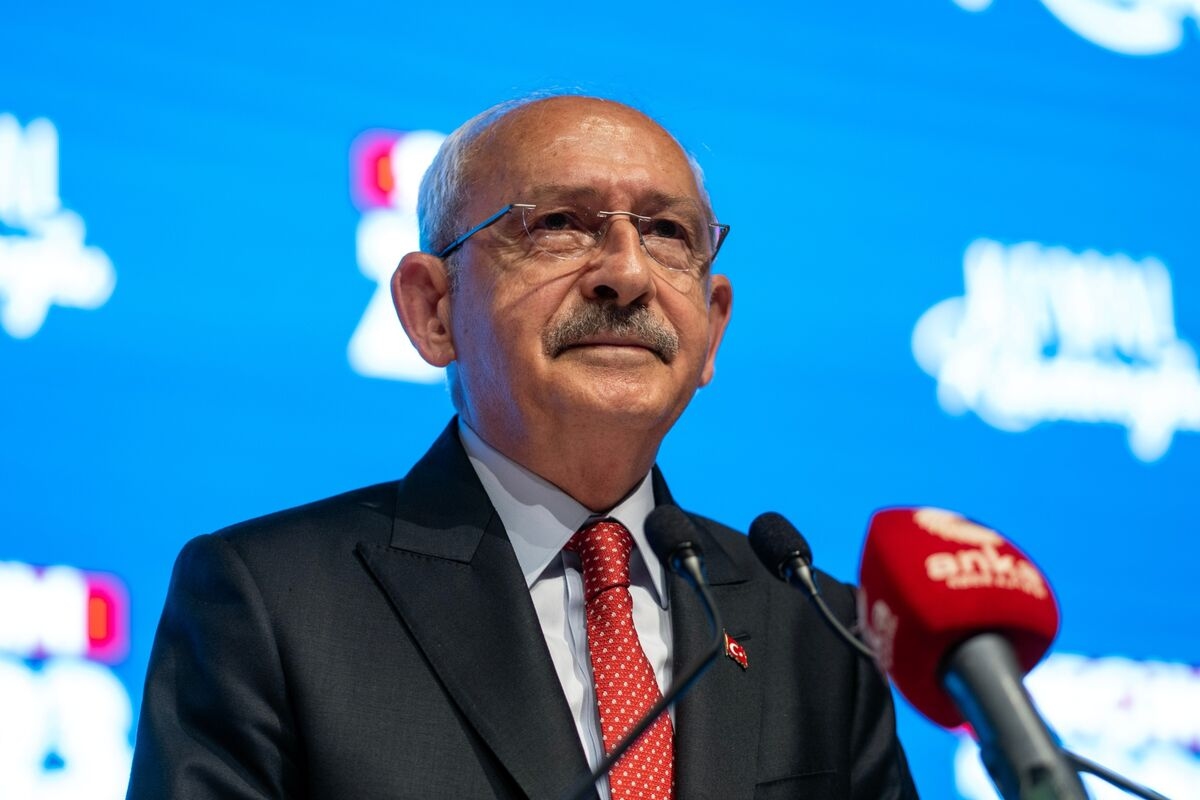 Turkish Opposition Risks New Crisis as Ex-Leader Eyes Comeback
