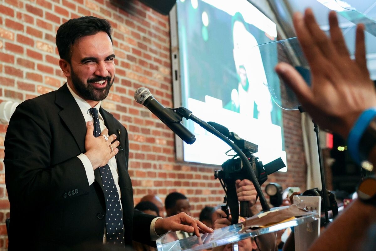 Wall Street Democrats Sweat as DNC Chair Navigates Mamdani Surge