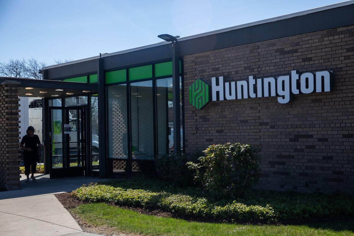 Huntington Agrees to Acquire Veritex for $1.9 Billion in Stock