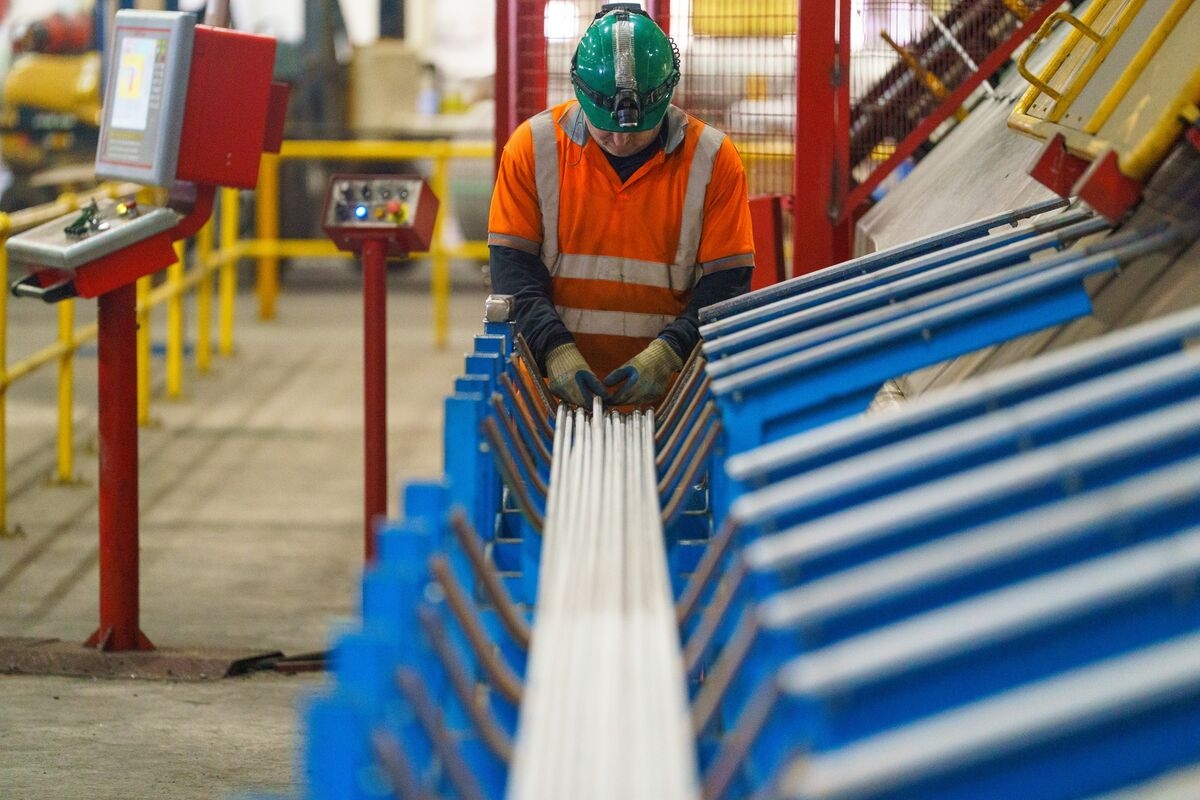 Britain's Manufacturing Decline Eases to Pre-Trump Tariff Levels
