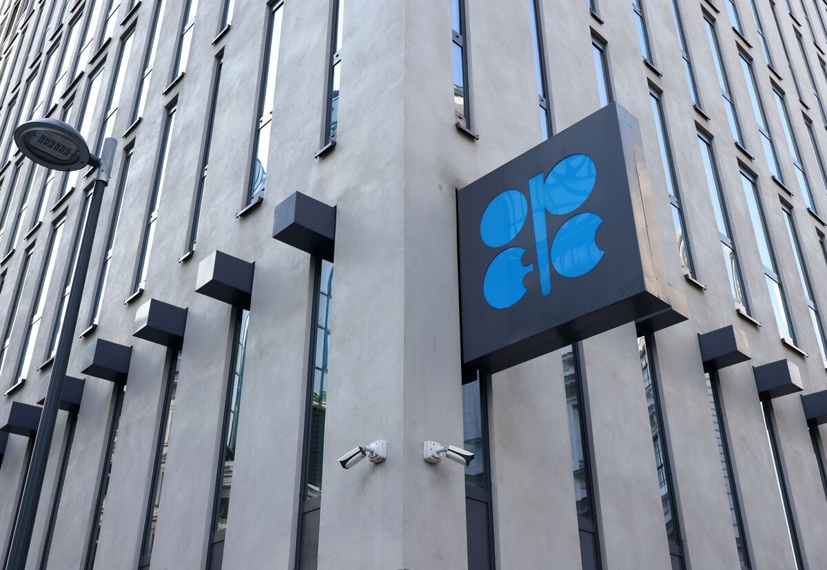 OPEC+ Moves Meeting to Saturday as Group Weighs Another Hike