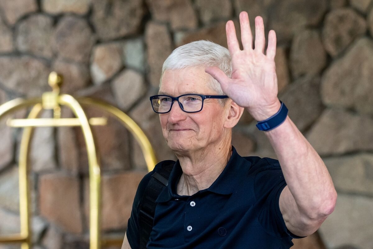 Tim Cook Isn't Going Anywhere Soon, But an Apple Shake-Up Looms