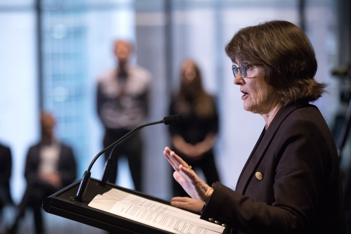 Australia Rate Shock Puts RBA's Radio Silence Under Scrutiny