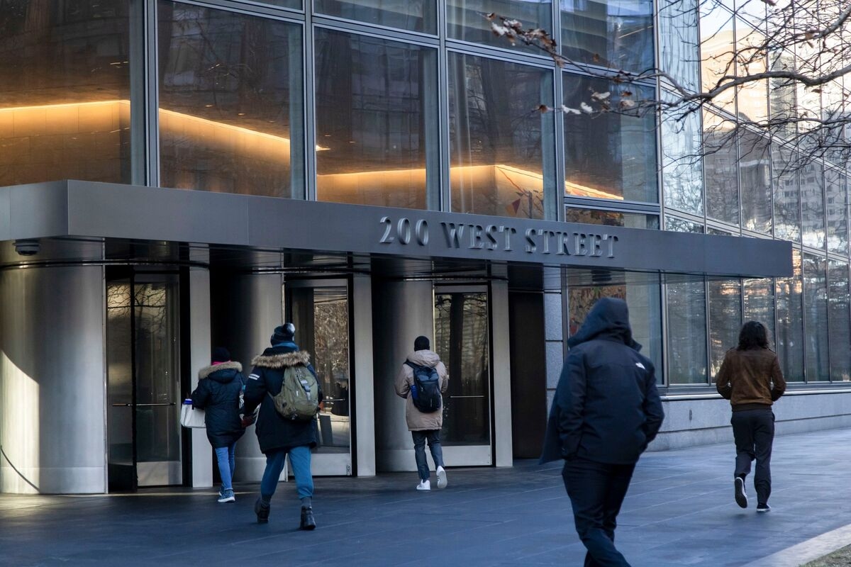 Big Banks Are Tired of Losing Recruits to Private Equity