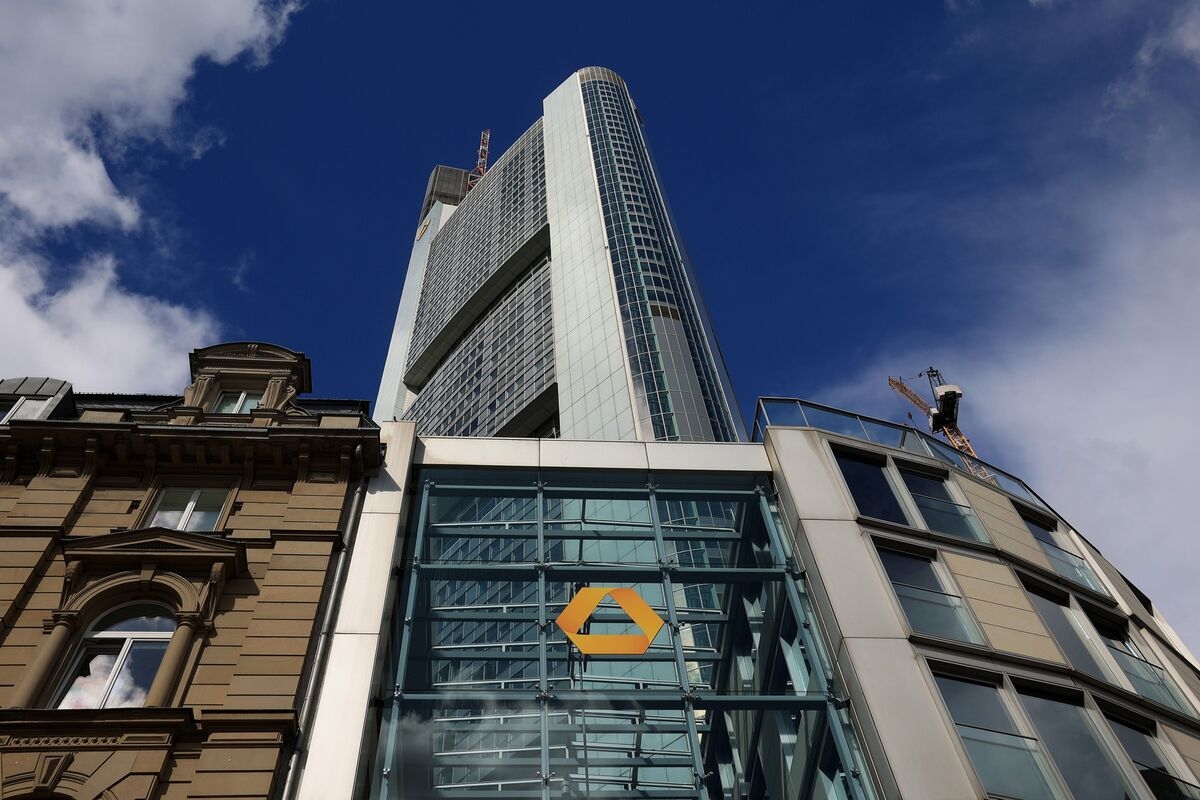 Germany's Klingbeil Urges UniCredit to Drop Commerzbank Pursuit