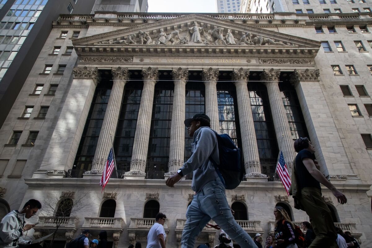 AQR Long-Short Strategy's April Gains Lift 2025 Return to 12.1%