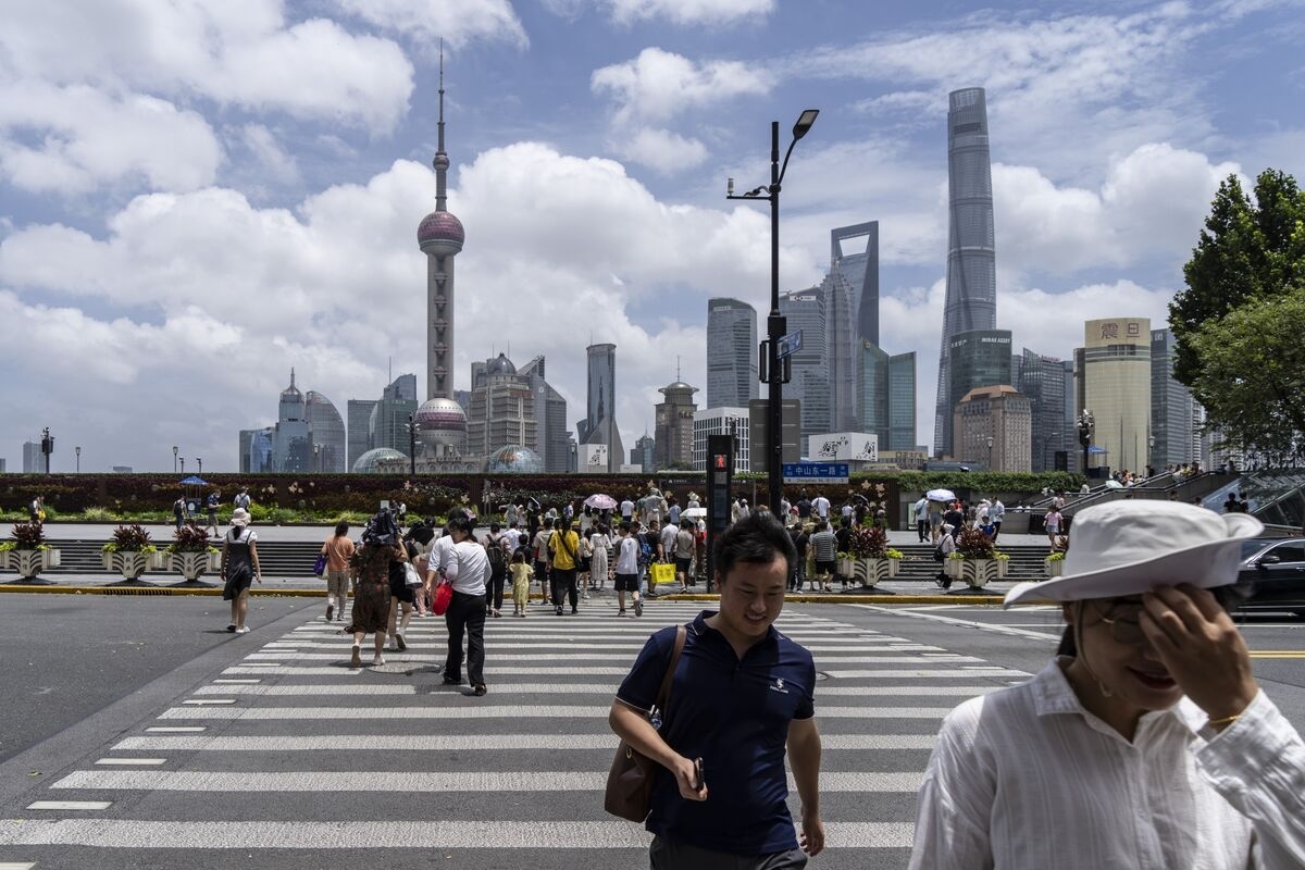 PBOC Supports Banks' Moderate Bond Buying, Flags Excessive Risk