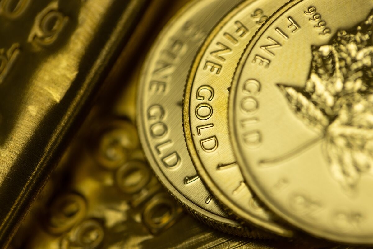 Gold Edges Higher as Trade War Concerns Boost Support for Havens