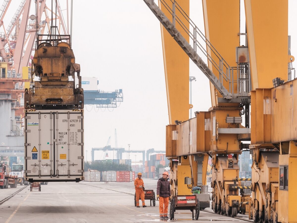 Trump Aims to Shut Trade Loopholes China Uses to Evade Tariffs