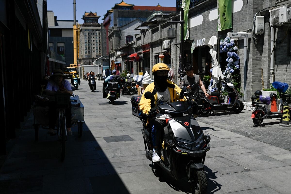China's Gig Economy Booms as Blistering Heat Leaves Workers Exposed