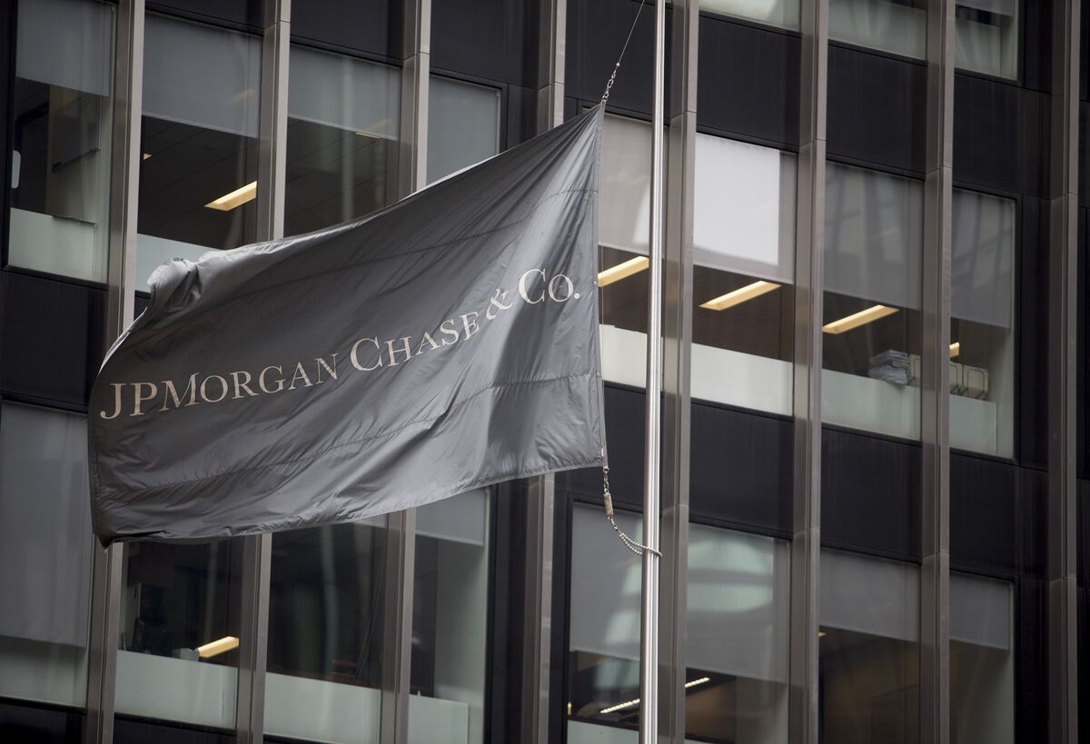 JPMorgan Asset CEO Warns of Private Credit Froth, Touts High-Yield Debt