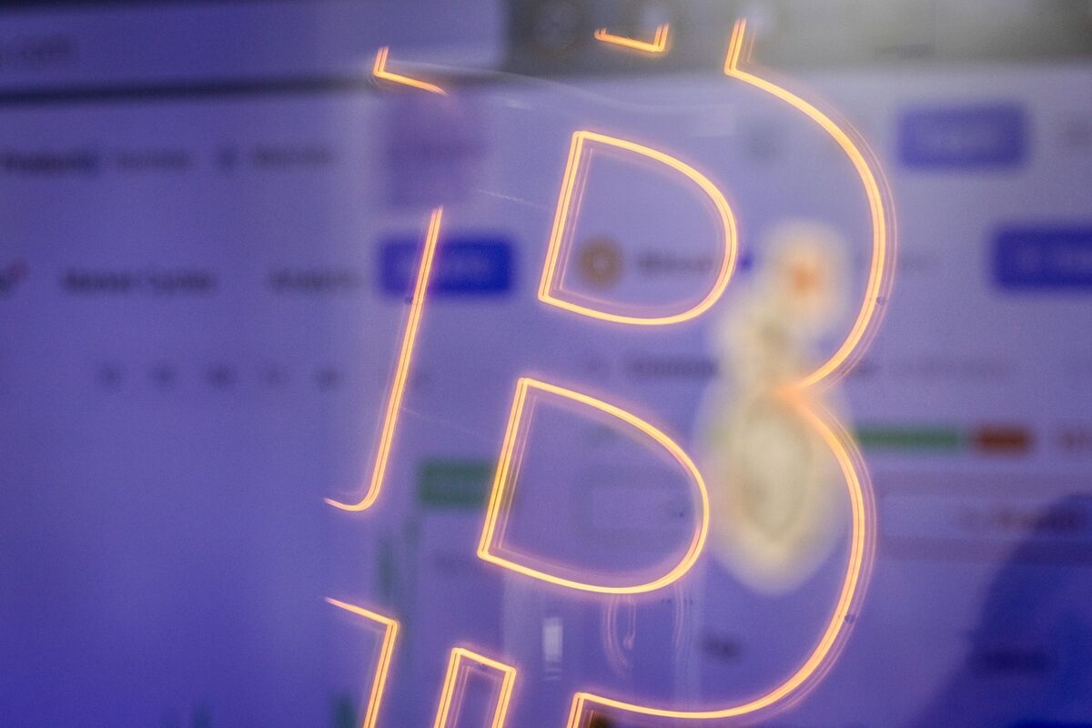 Crypto Value Tops $4 Trillion as US Sets Stablecoin Rules