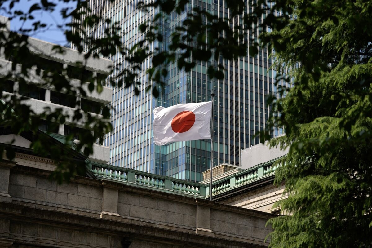 Japan's Bond Market Faces First 30-Year Sale Since Issuance Cut