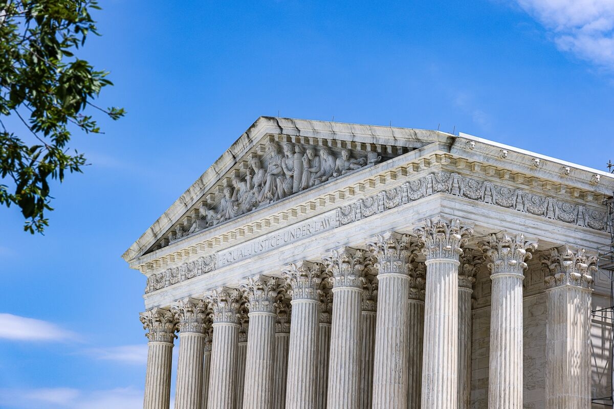 Supreme Court Blocks Deportation-Notice Rule in Win for Trump