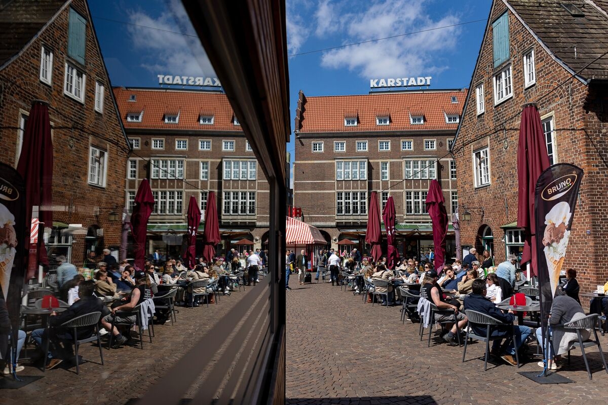 German Spending Ramp-Up Fuels Business Optimism, S&P Global Says