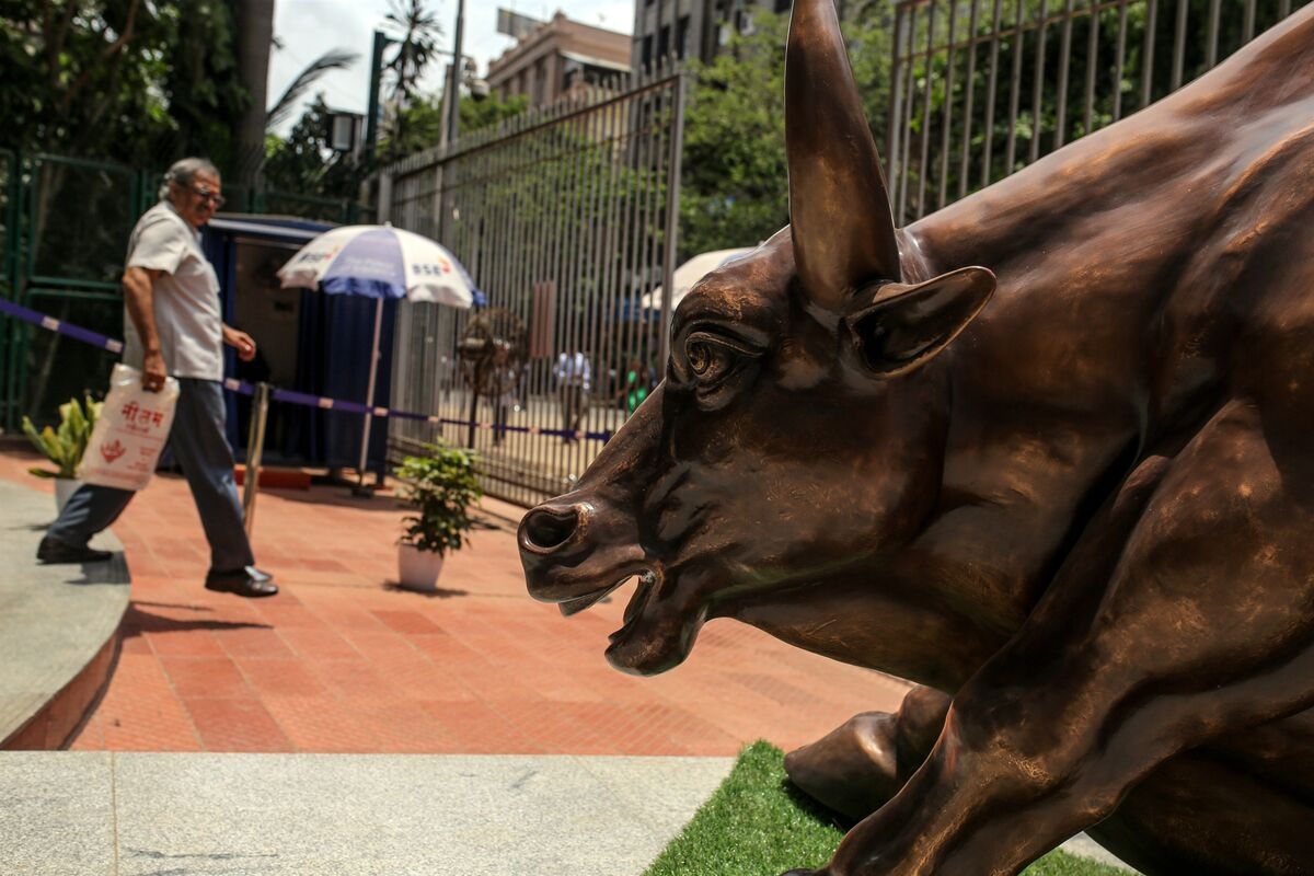 India's $5.4 Trillion Stock Market Is Slowly Losing Its Edge in Asia
