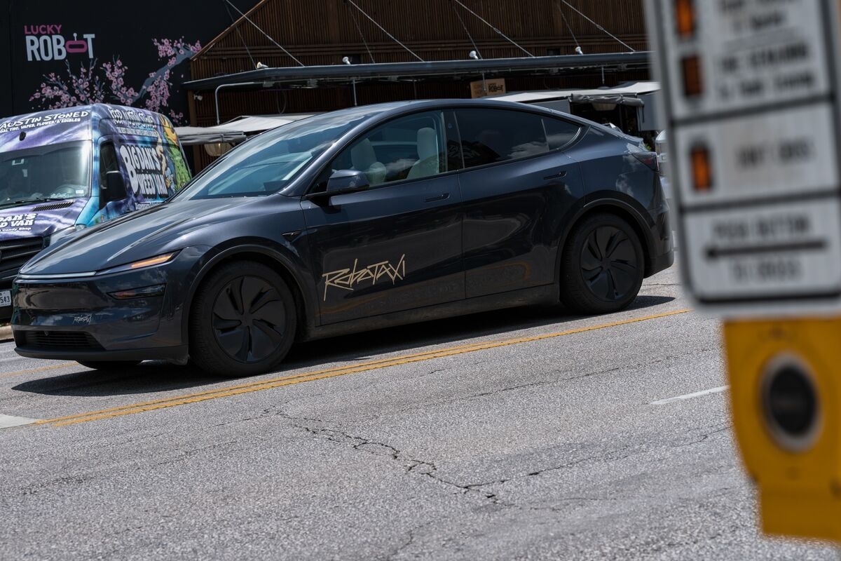 Musk Lieutenants Depart Tesla and Leave Leadership Void