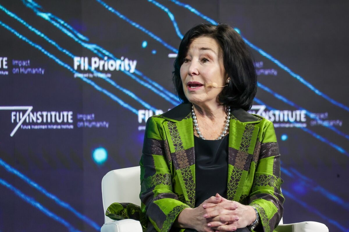 Oracle CEO Tops Bezos, Dell With $1.8 Billion Stock Sale Last Quarter