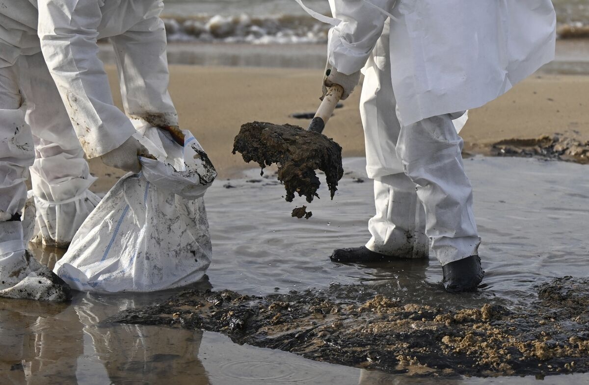 Russia Shuts About 62 Miles of Black Sea Beaches After Oil Spill