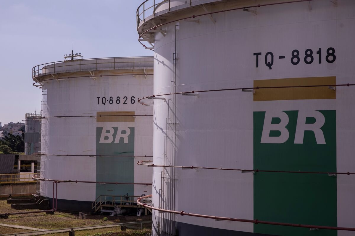 Petrobras Boosts Lula's Economic Agenda With Refining Investment