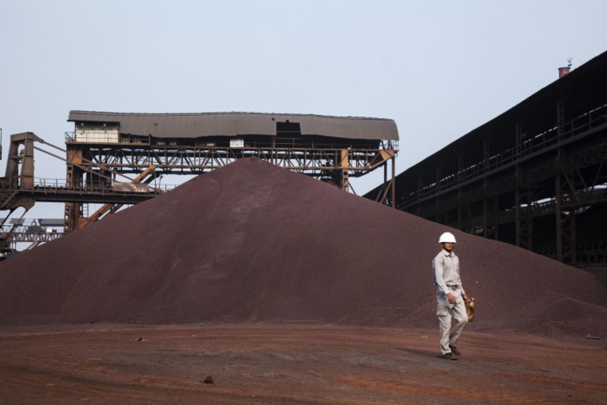 Iron Ore Gets Second Weekly Boost on Hopes of Supply-Side Reform