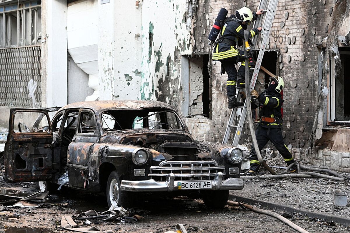 Major Russian Airstrike Targets Western Ukraine Near Romania