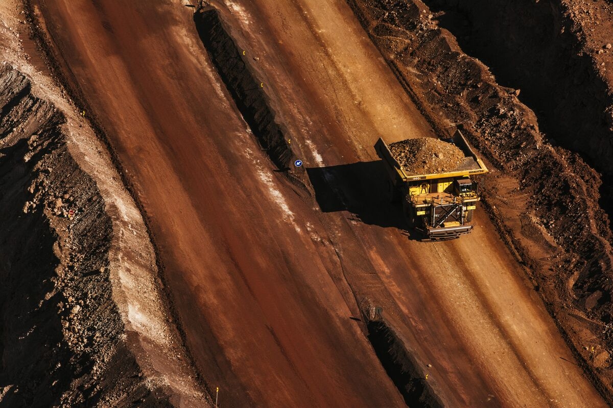 Iron Ore Holds Big Weekly Gain Ahead of Key China Economic Data