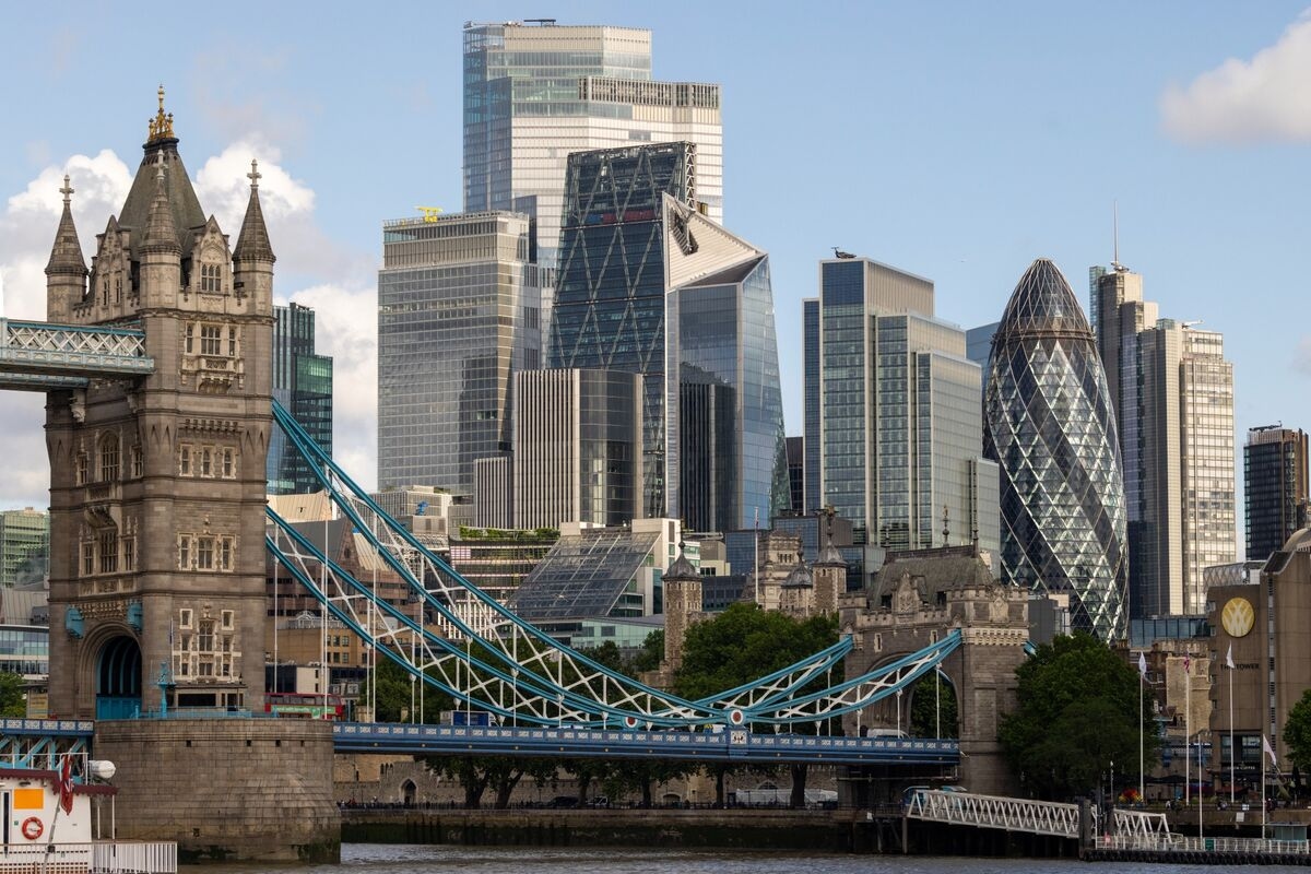 UK Wealth Tax Given ‘Zero Chance' Amid Cash Crunch for Reeves