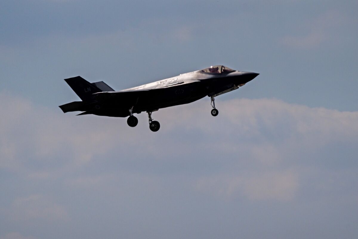 Senate Panel Seeks to Boost Defense Funding, Add F-35 Purchases