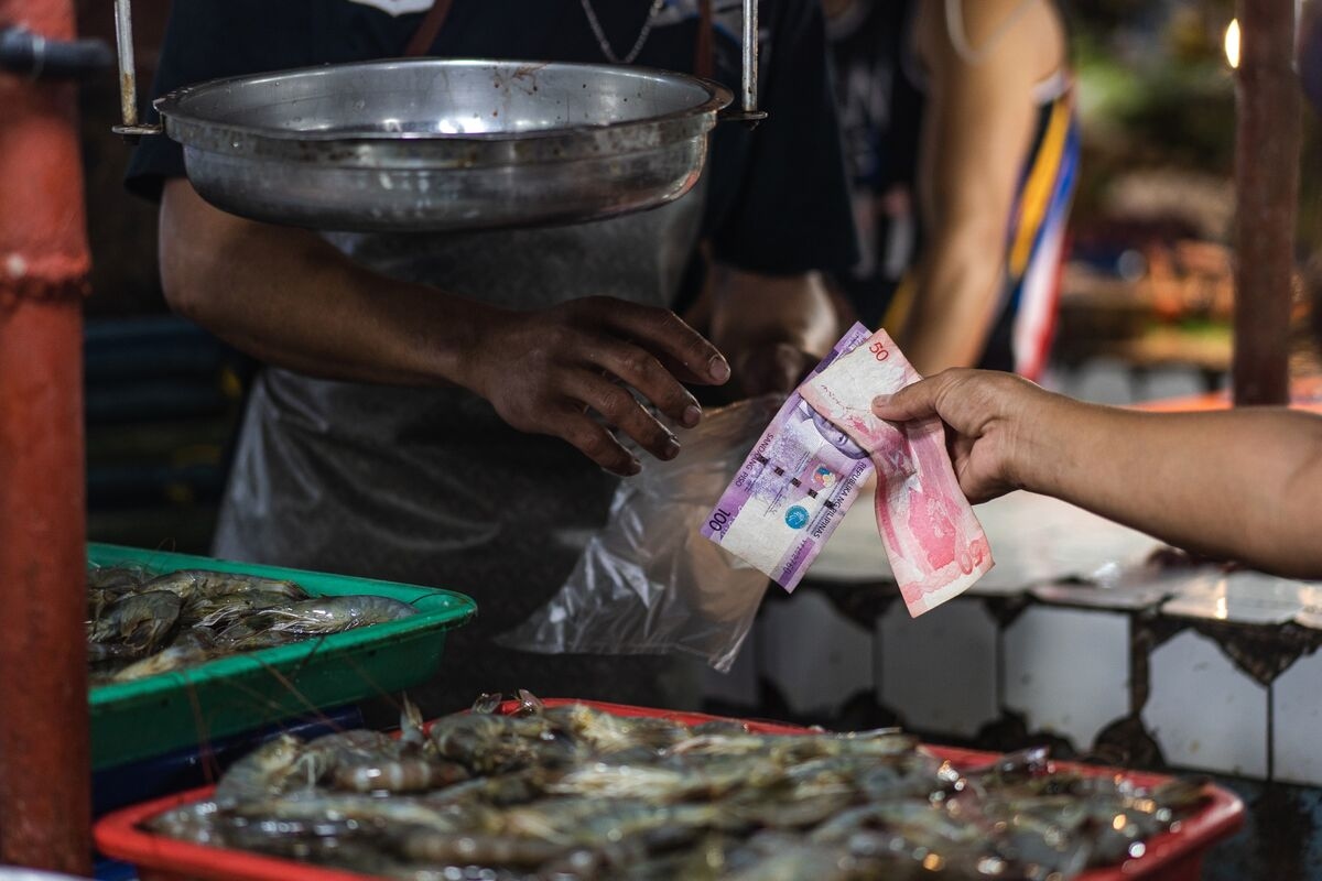Philippines to Step In Should Peso Weakness Threaten Prices