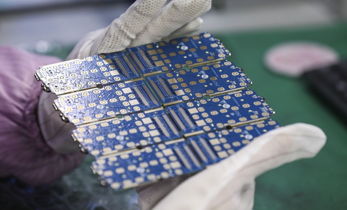 Circuit-Board Maker Victory Giant Is Said to Consider Hong Kong Listing