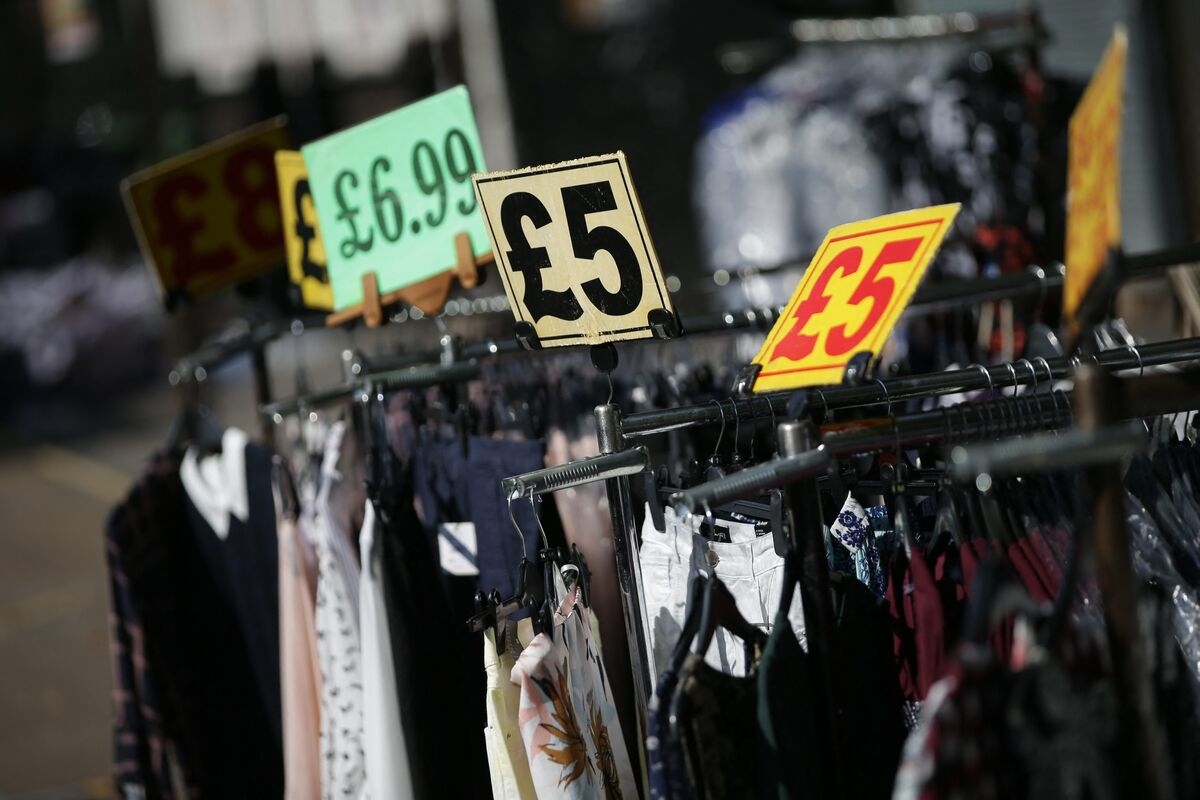 UK Second-Hand Shopping to Hit £4.8 Billion This Year, CEBR Says