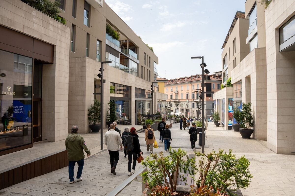 Elliott's Italian Bank Is Said to Plan Offer for Banca Sistema