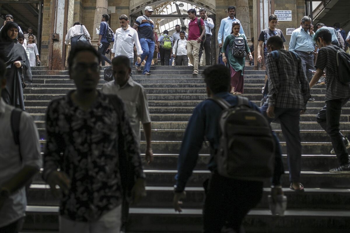 India's Private Banks Splash Cash to Woo Talent in Wealth Boom