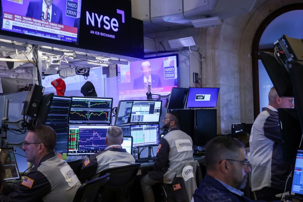 Earnings Test Looms for Rally That's Powering Stocks to Record