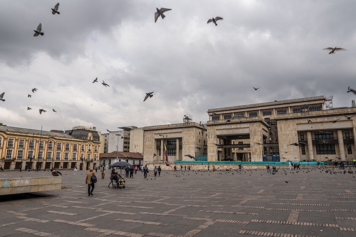 World's Biggest Sovereign Fund Buys Up Downgraded Colombia Debt