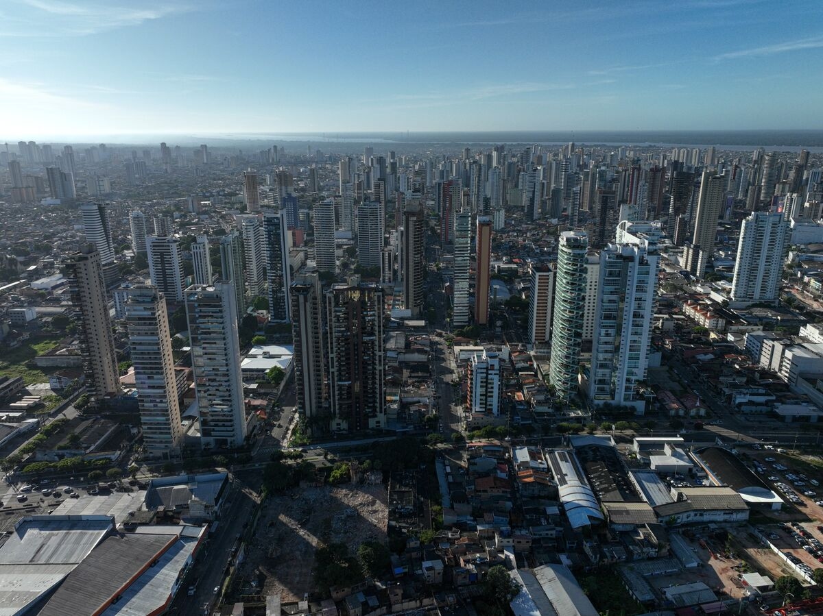 Brazilian Assets Fall as Trump's 50% Tariff Threat Roils Outlook