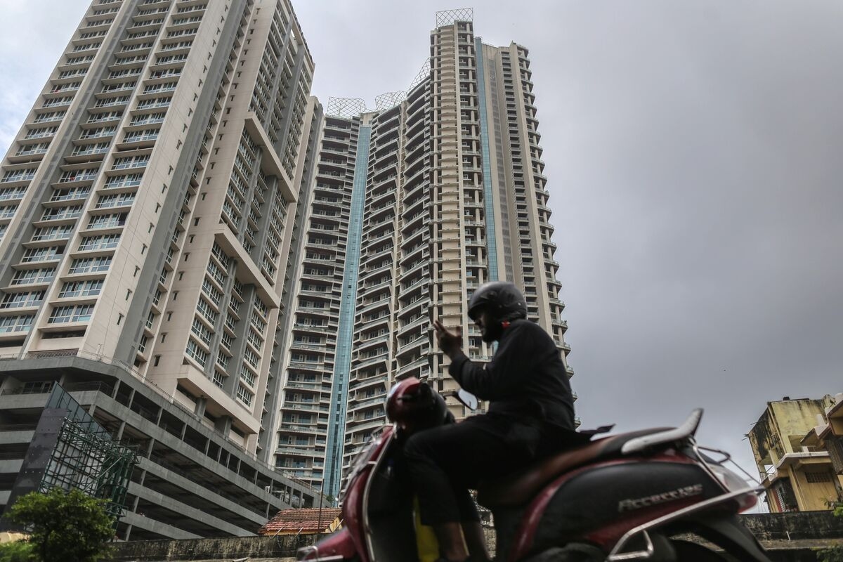 Luxury Development Boom Stokes Jump in Indian Real-Estate Shares