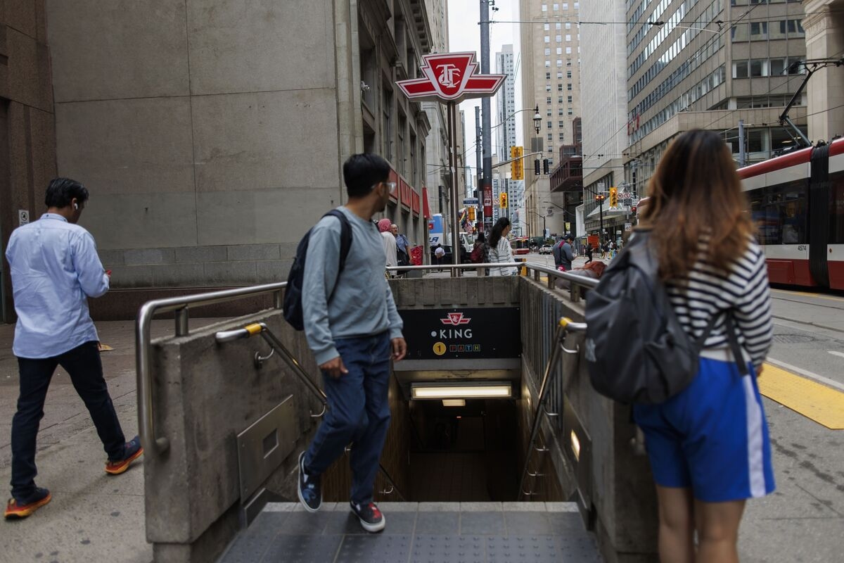 Canadians' Job Security Gets Shakier as Trade War Harms Growth