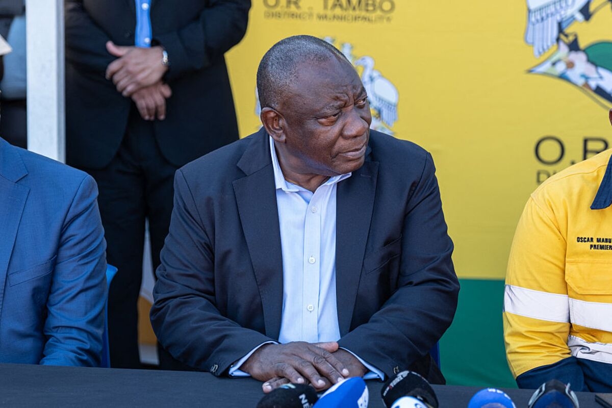 South Africa No. 2 Party Stays in Coalition, to Boycott Dialogue