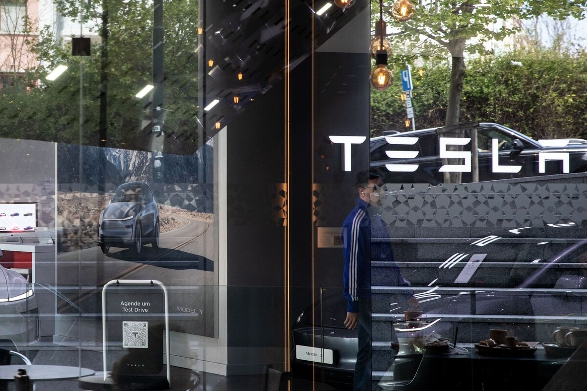Musk Will Oversee Tesla's Europe, US Sales After Afshar Exit