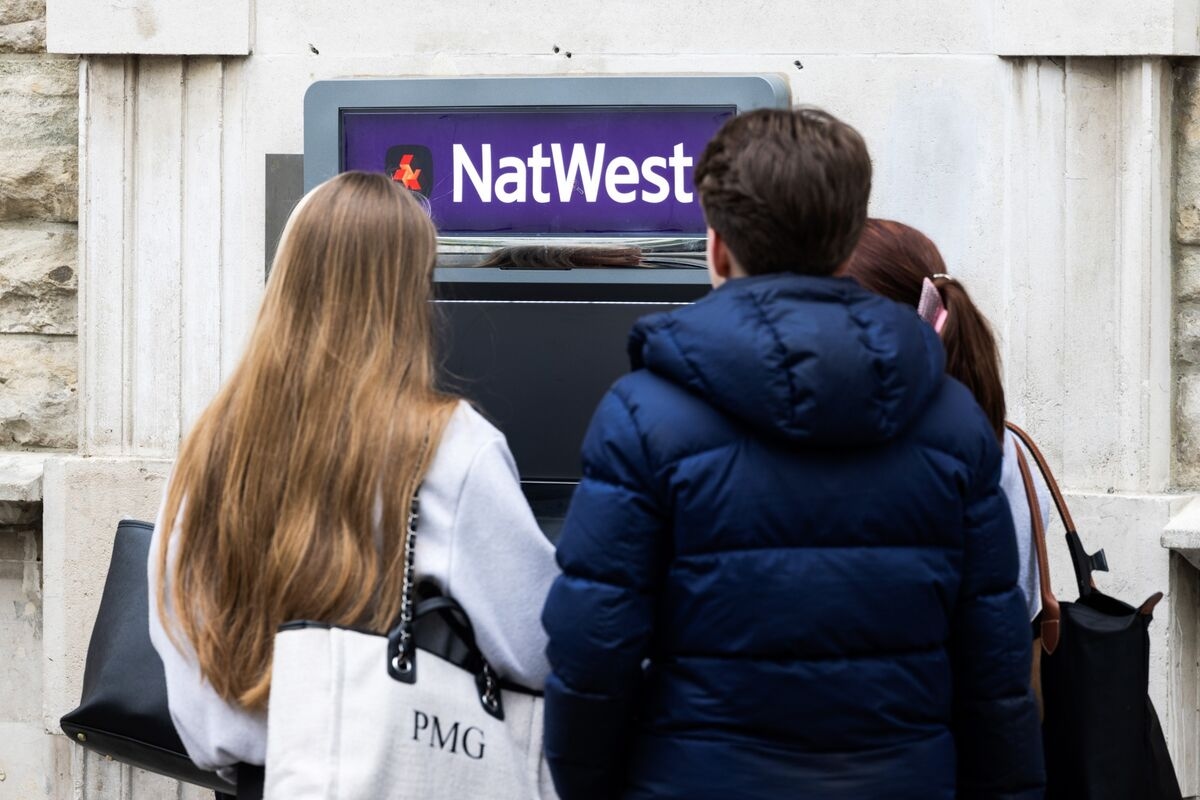 NatWest Says Customers Resilient in Uncertainty as Earnings Beat