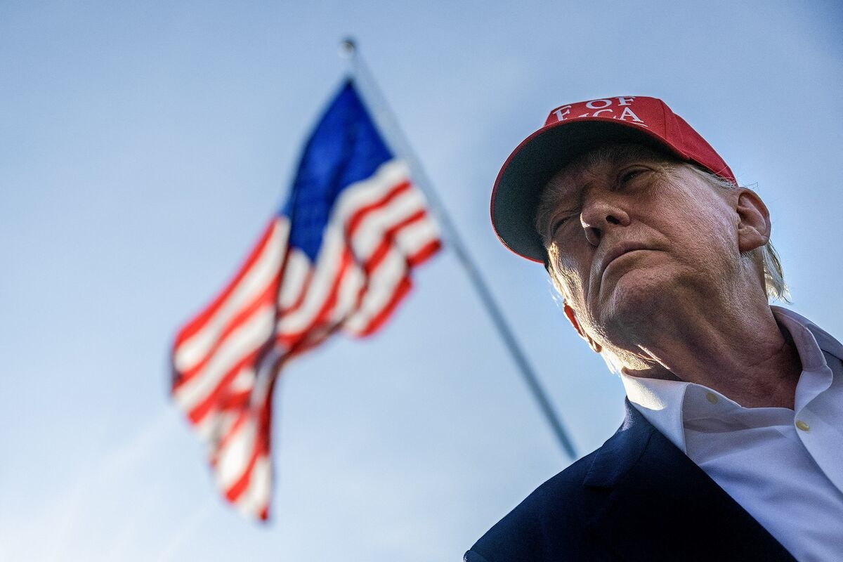 Vietnam Surprised by Trump Tariff Decision, Seeks Lower Rate