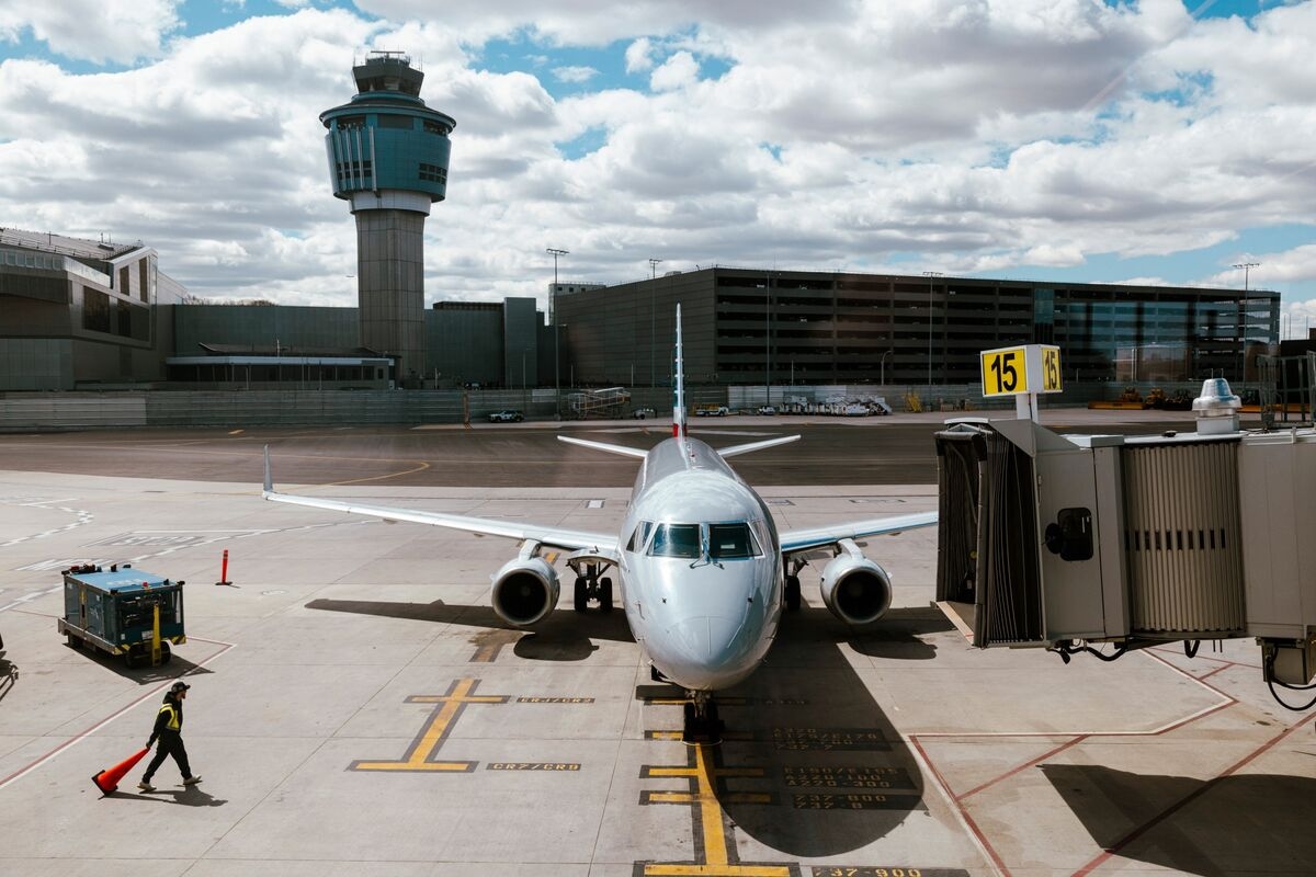 American Air Working to Fix Issue Causing Broad Flight Delays
