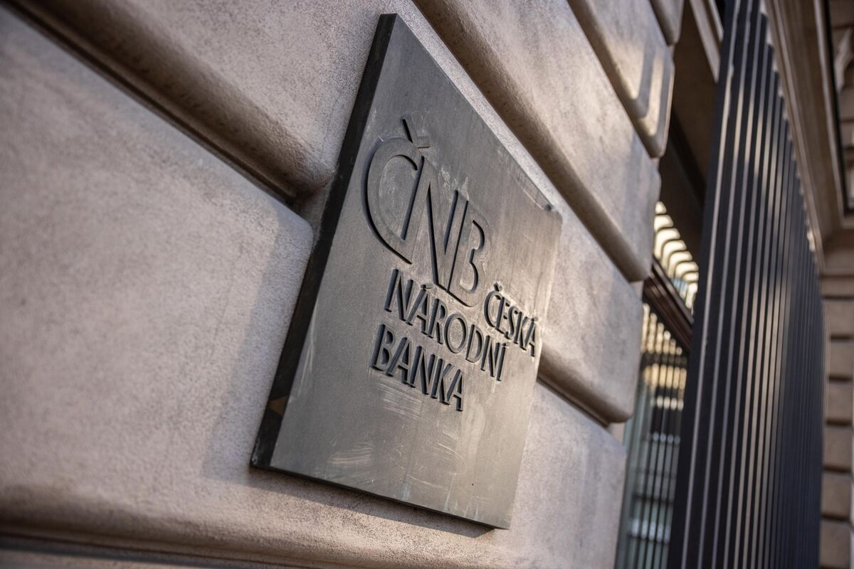 Czech Finance Minister Warns Against Adding Bitcoin to Reserves