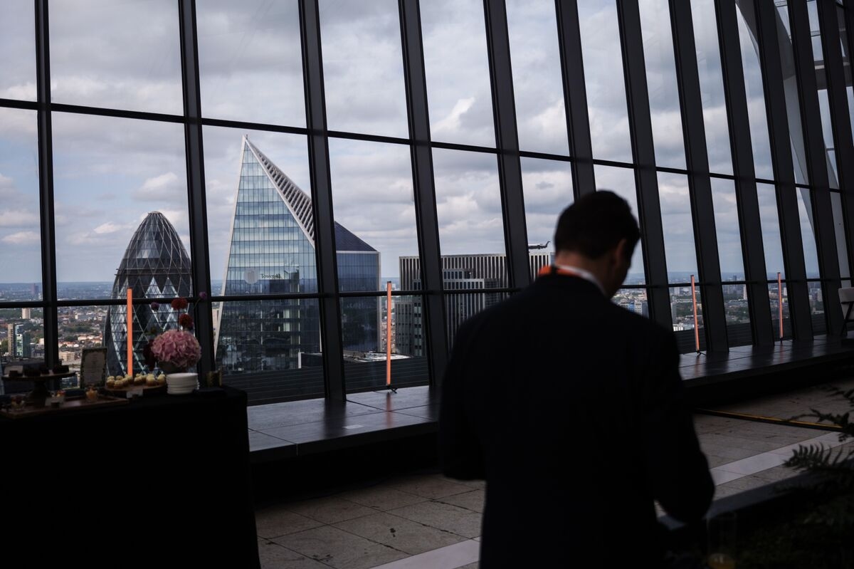 UK Profit Warnings Citing Geopolitics Hit a Record High, EY Says
