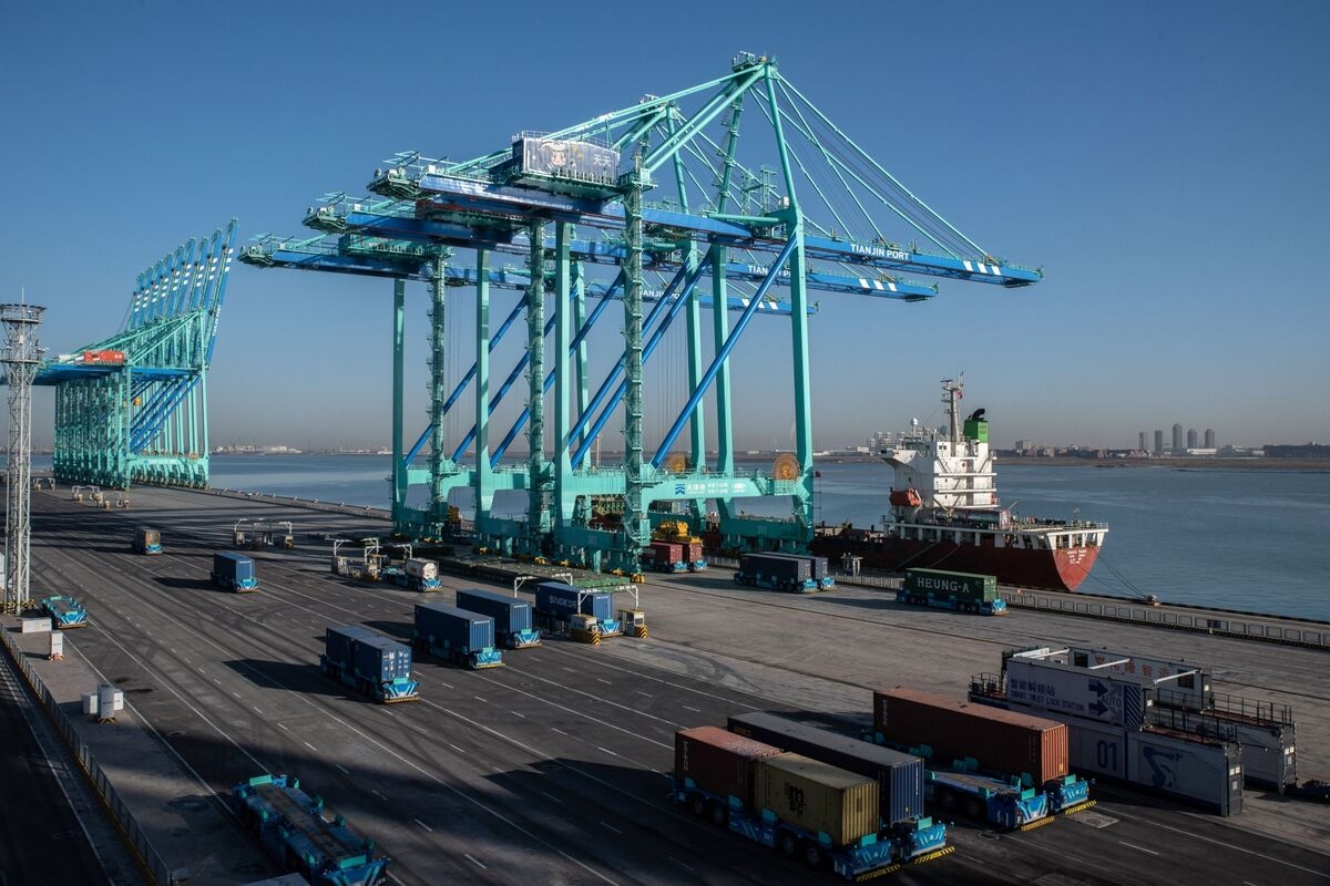 S&P 500 Declines With Renewed Trade Tensions Dampening Sentiment