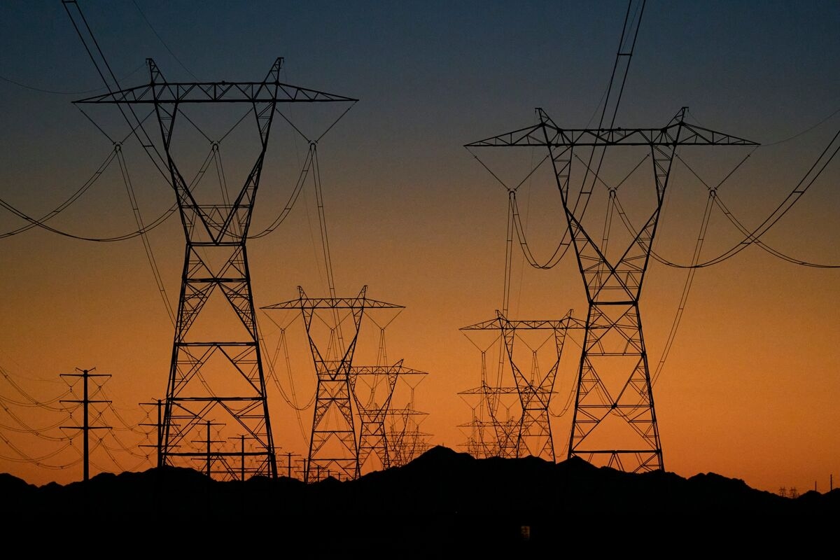 Apollo Taps Nearly $1 Billion of Private Debt for PowerGrid Buy