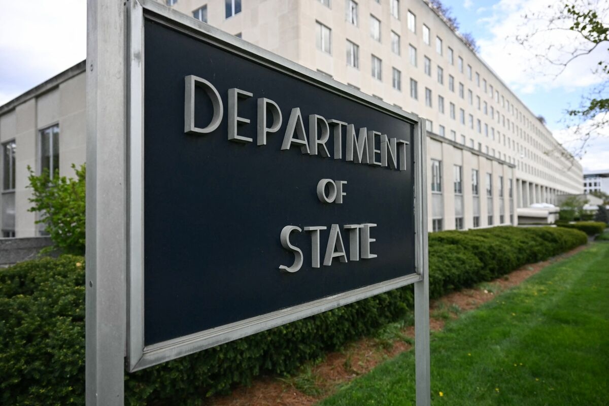 Democrats Urge Rubio to Not Fire Diplomats, End Hiring Freeze