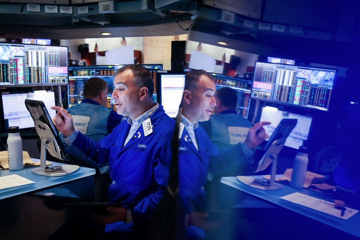 Market Resilience Challenged by Trump's Weekend Tariff Salvo